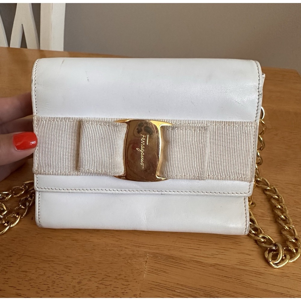 VTG Ferragamo White‎ Leather Vara Ribbon Bow Micro Bag Belt Bag Chain Strap READ